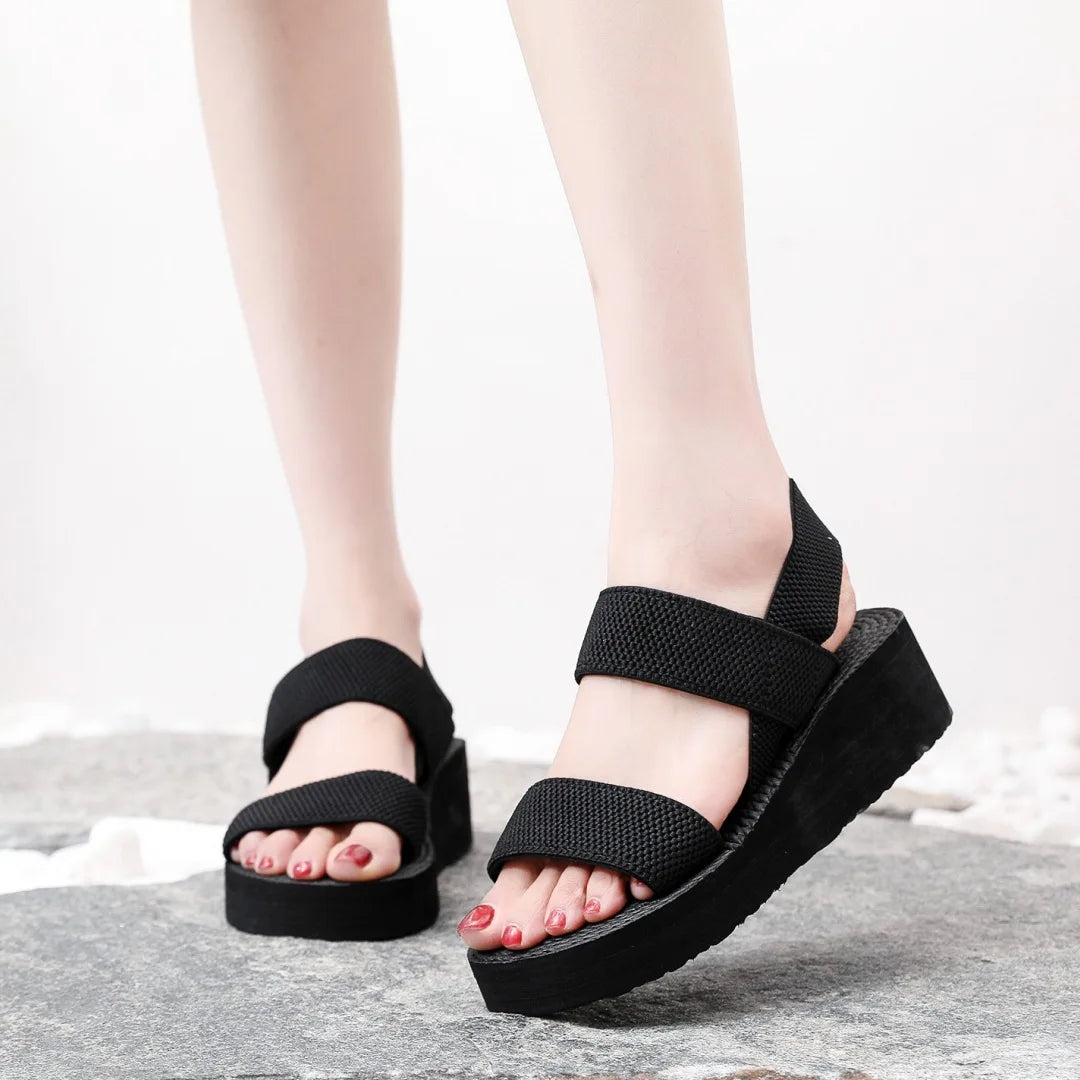 Minimalistische Wedge Sandalen