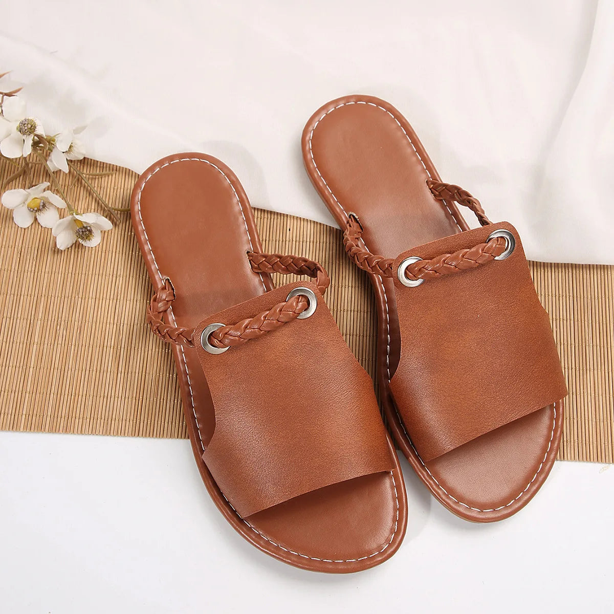 Vierkante Kruis Platte Sandalen