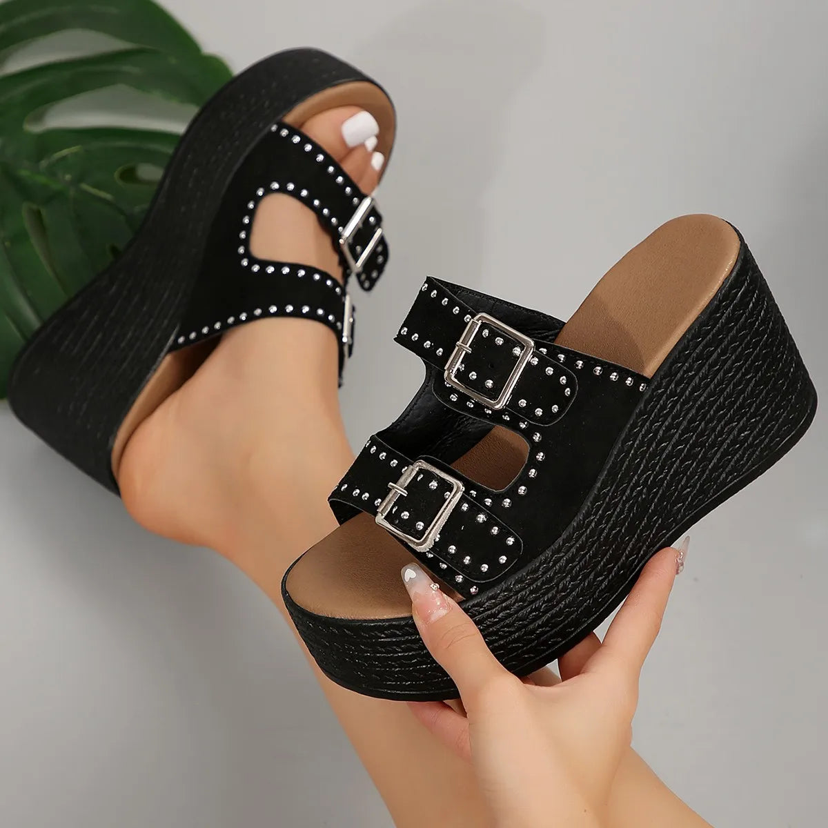 Trendy Wedge Slippers