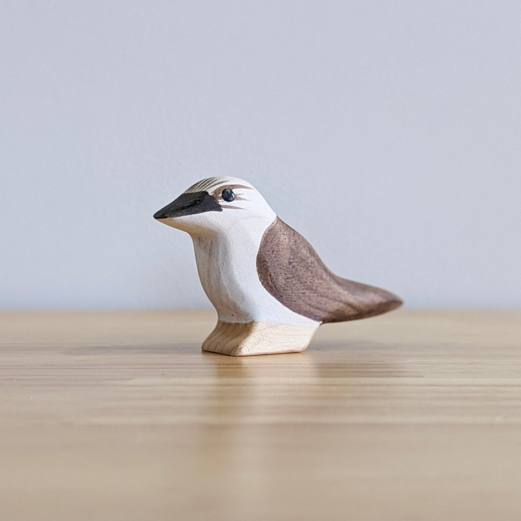 Handgemaakte Houten Kookaburra – Magisch Speelgoed voor Kleinwereldspel en Educatief Spel