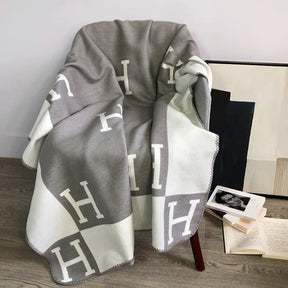 HBlanket – Stijlvolle Deken voor Luxe Decoratie en Comfort in Elk Huis