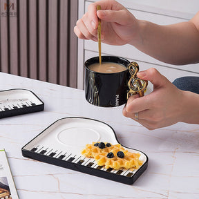 Golden Piano Cup Set – Elegantie en Verfijning voor Jouw Dagelijkse Koffieroutine!