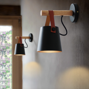 Scandinavische LED-Wandlamp van Hout met Leren Riempje voor Slaapkamer en Woonkamer