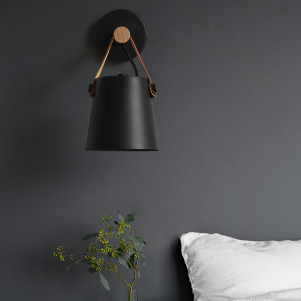 Scandinavische LED-Wandlamp van Hout met Leren Riempje voor Slaapkamer en Woonkamer