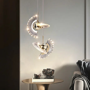 Stijlvolle LED Hanglamp met Gouden Afwerking en Drie Verlichtingsinstellingen voor Modern Interieur