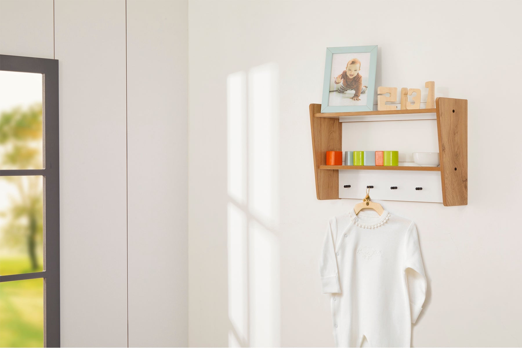 Crane Wandhanger Organisator voor Babykamer – Veilig, Ruimtebesparend en Kindvriendelijk met Planken en Haken