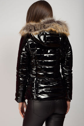 Zwarte Glanzende Dames Pufferjack met Faux Fur Capuchon: Warm, Winddicht en Modieus