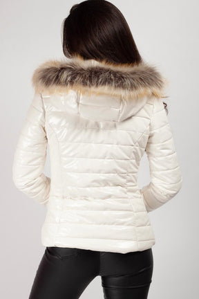 Zwarte Glanzende Dames Pufferjack met Faux Fur Capuchon: Warm, Winddicht en Modieus