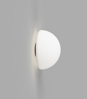 Halo Spiegel Wandlamp - Minimalistische Halve Bolvorm met Diffuse Verlichting voor Elegante Interieurs