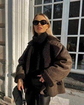 Emilia Oversized Bruine Leren Winterjas met Faux Fur – Stijlvolle en Warme Bescherming voor de Winter