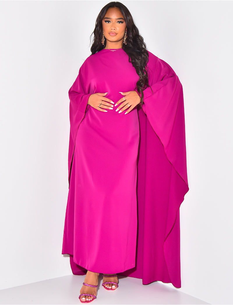 Liora Cape Jurk – Elegante Vloeiende Pasvorm en Tijdloze Stijl voor Elke Gelegenheid